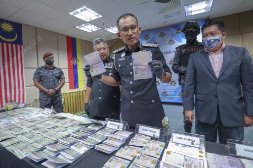 DATUK SERI KHAIRUL DZAIMEE DAUD