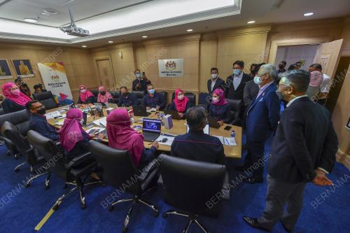 DATUK SERI ISMAIL SABRI YAAKOB