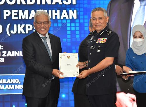 DATUK SERI HAMZAH ZAINUDDIN