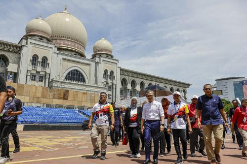FAHMI FADZIL