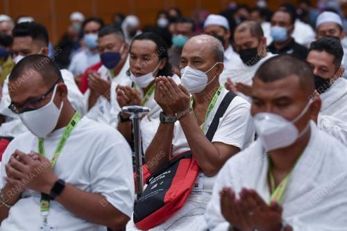 PETUGAS JEMAAH HAJI BERLEPAS KE MAKKAH