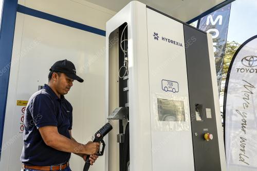 UNIT PENGISIAN SEMULA HIDROGEN MUDAH ALIH