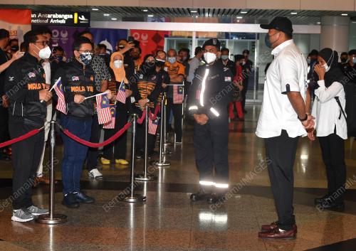ATLET PARALIMPIK TIBA DI KLIA