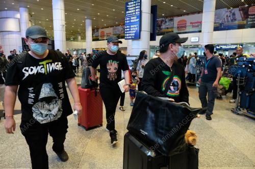 WARGANEGARA MALAYSIA TIBA DARI LAOS
