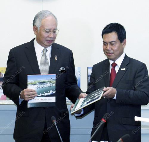 DATUK SERI MOHD NAJIB TUN ABDUL RAZAK