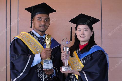 PENERIMA ANUGERAH KHAS