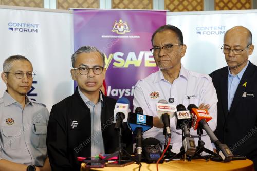 DATUK SERI DR DZULKEFLY AHMAD