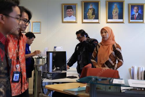 POTRET RASMI