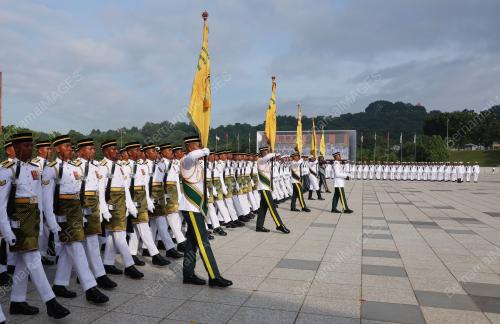 ISTIADAT MENGARAK PANJI PANJI YANG DI-PERTUAN AGONG