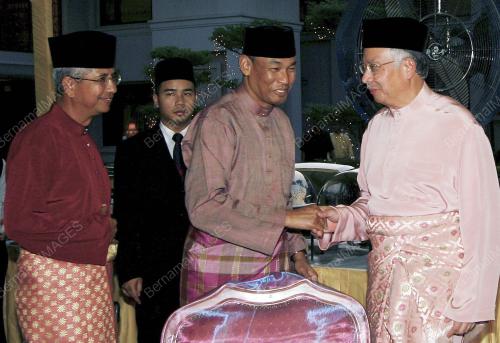 MOHD NAJIB TUN ABDUL RAZAK