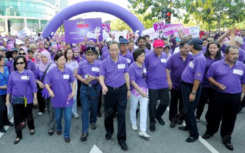 PTJ27_17032013_PURPLE_WALK