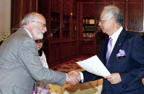 MOHD NAJIB TUN ABDUL RAZAK