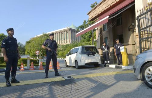 PTJ27_19012016_POLIS