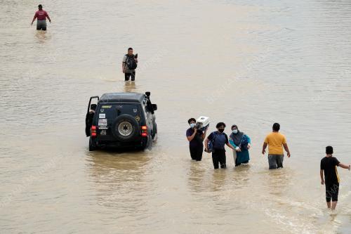 BANJIR DI DENGKIL