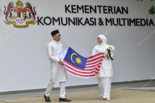 PENGANTIN BAHARU KIBAR JALUR GEMILANG