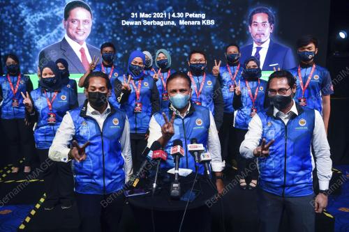 DATUK SERI REEZAL MERICAN NAINA MERICAN & KHAIRY JAMALUDDIN