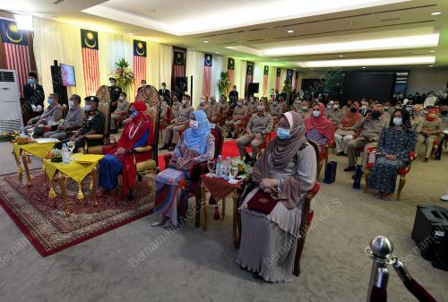 AL-SULTAN ABDULLAH RIÃ•AYATUDDIN AL-MUSTAFA BILLAH SHAH