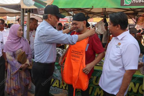 DATUK SERI DR DZULKEFLY AHMAD