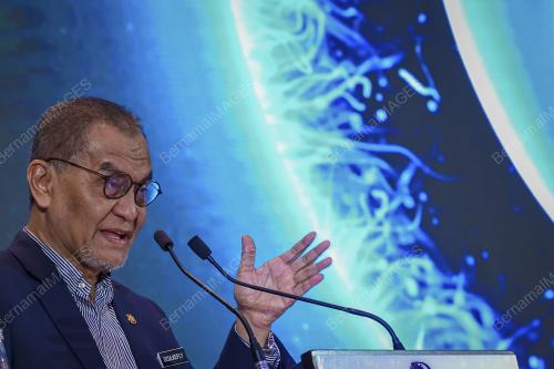 DATUK SERI DR DZULKEFLY AHMAD