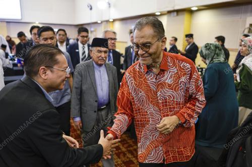 DATUK SERI DR DZULKEFLY AHMAD