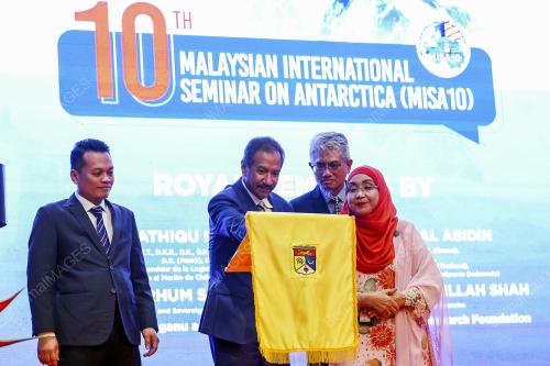 SULTAN MIZAN ZAINAL ABIDIN