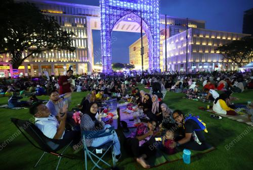 BERBUKA PUASA DI DATARAN PUTRAJAYA