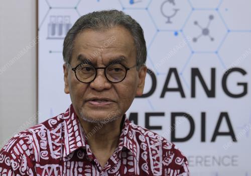 DATUK SERI DR DZULKEFLY AHMAD