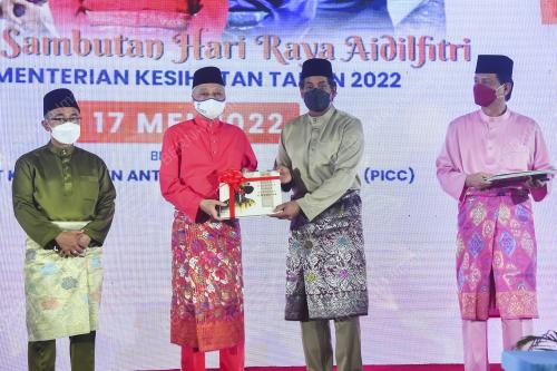 DATUK SERI ISMAIL SABRI YAAKOB