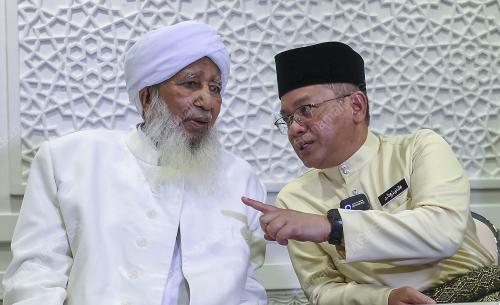 DATUK DR MOHD NA`IM MOKHTAR