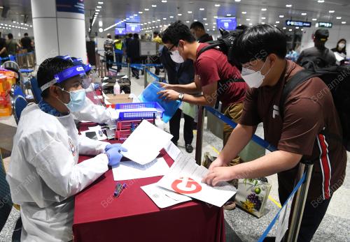 TINJAUAN KETIBAAN PELANCONG DI KLIA