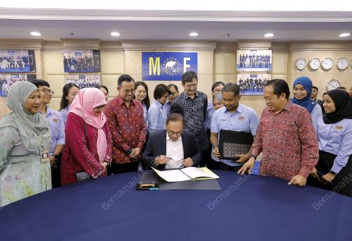 DATUK SERI ANWAR IBRAHIM