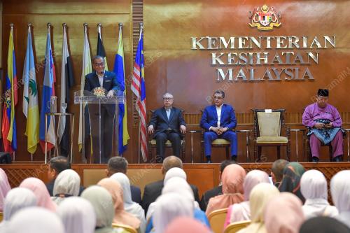 DATUK SERI DR DZULKEFLY AHMAD