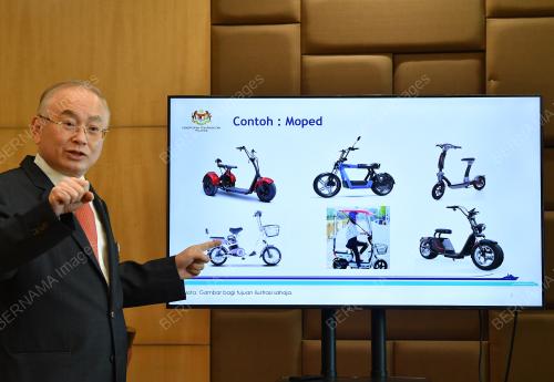 DATUK SERI IR WEE KA SIONG