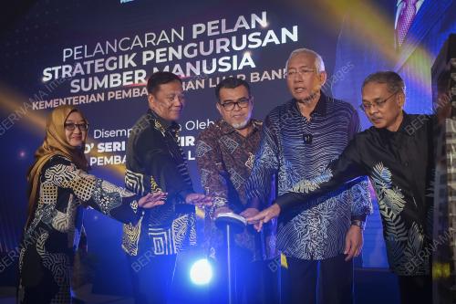 DATUK SERI MAHDZIR KHALID
