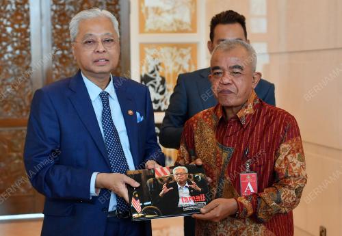 DATUK SERI ISMAIL SABRI YAAKOB