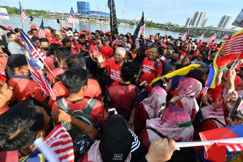 DATUK SERI ISMAIL SABRI YAAKOB