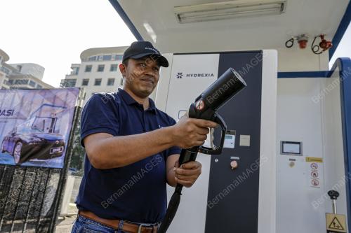 UNIT PENGISIAN SEMULA HIDROGEN MUDAH ALIH