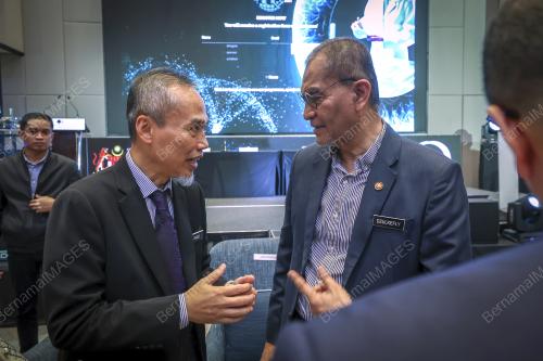 DATUK SERI DR DZULKEFLY AHMAD