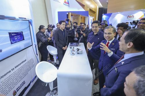 FAHMI FADZIL