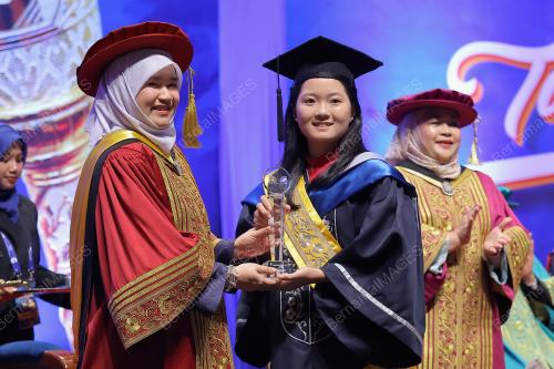 FADHLINA SIDEK