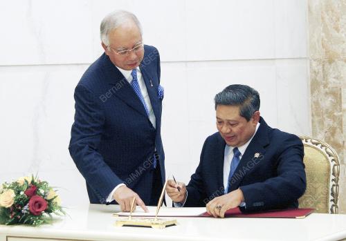 MOHD NAJIB TUN ABDUL RAZAK