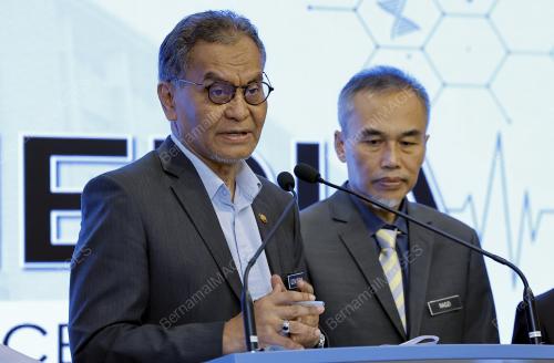 DATUK SERI DR DZULKEFLY AHMAD