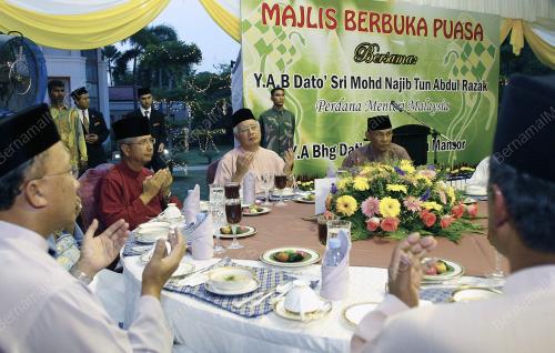 MOHD NAJIB TUN ABDUL RAZAK