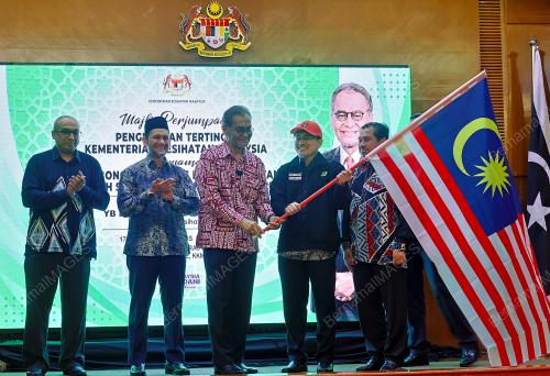 DATUK SERI DR DZULKEFLY AHMAD