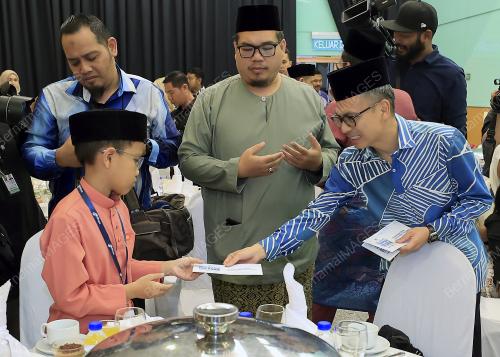 DATUK FAHMI FADZIL