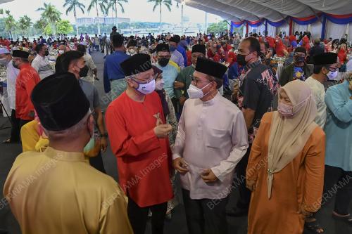 DATUK SERI ISMAIL SABRI YAAKOB