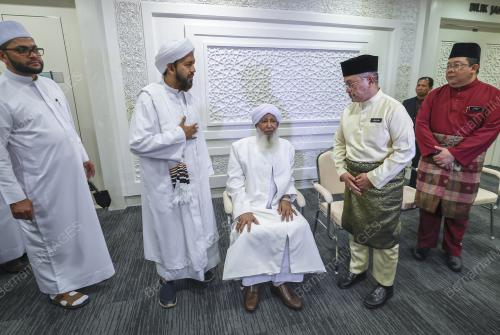 DATUK DR MOHD NA`IM MOKHTAR