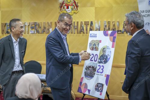 DATUK SERI DR DZULKEFLY AHMAD