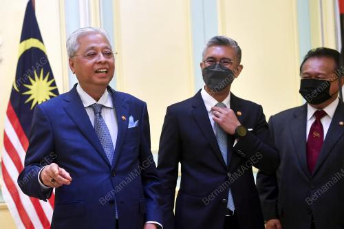 DATUK SERI ISMAIL SABRI YAAKOB