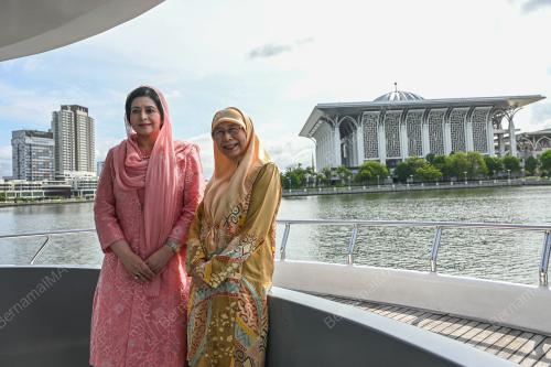 DATUK SERI DR WAN AZIZAH WAN ISMAIL